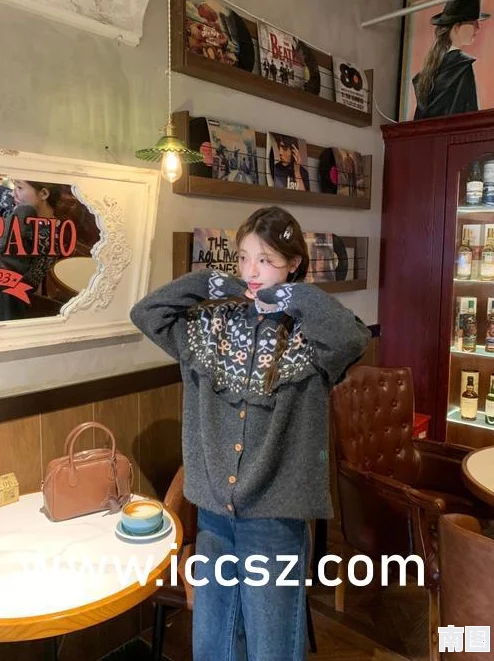 美女校花白丝：时尚潮流中的校园文化与美学，展现青春气息与个性魅力的完美结合