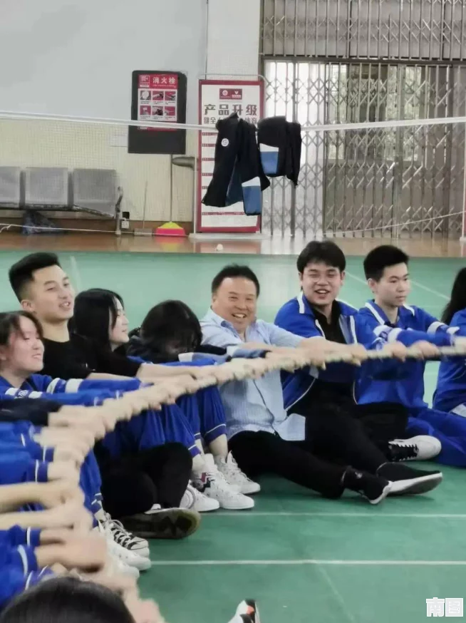 都市激情校园春色：青春的旋律在阳光下绽放，学子们追逐梦想，共同书写属于他们的美好篇章